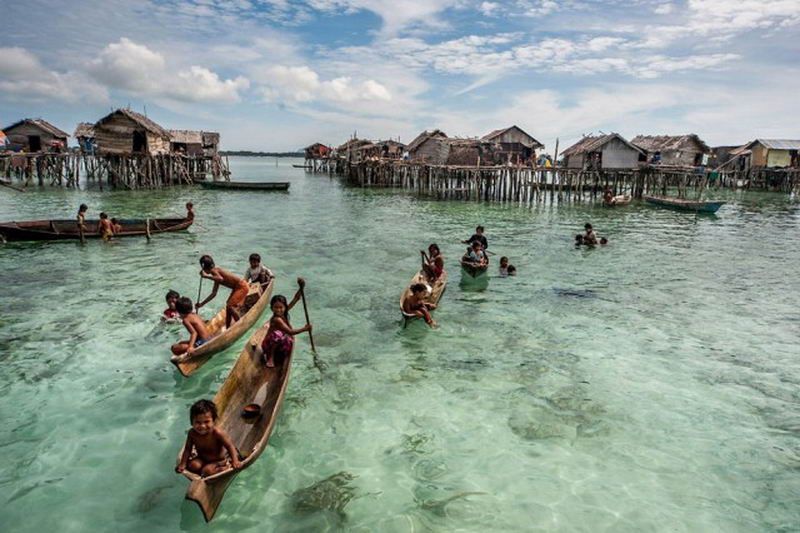 4 Suku Terasing di Indonesia, Ternyata Ada yang Hidup di Tengah Laut Lho!