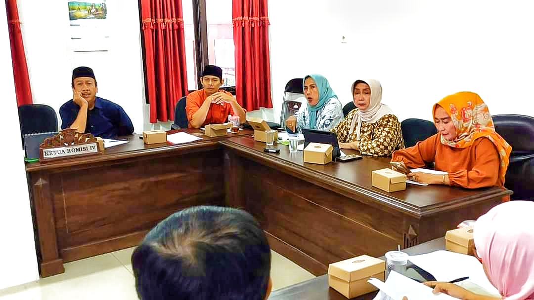 Perangkat desa se-Kabupaten Cirebon keluhkan kartu BPJS tak aktif