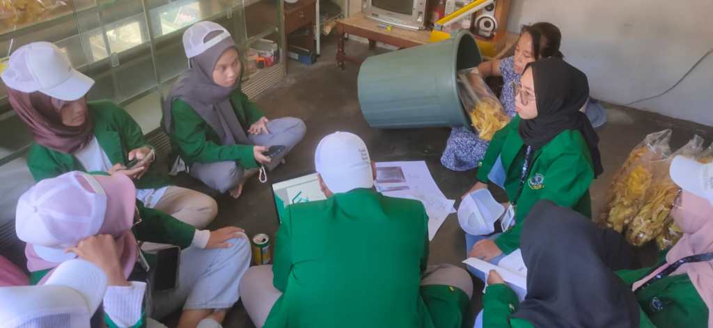 Mahasiswa KKN IAIN Cirebon Dampingi UMKM Kuningan Sertifikasi Halal