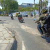 PAKET PROYEK. 6 paket proyek yang sudah teken kontrak senilai masing-masing Rp180 juta diperuntukan perbaikan jalan-jalan di Kota Cirebon. FOTO : SUWANDI/RAKCER.ID