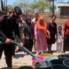 Brimob Droping Air Bersih di 4 Titik Kekeringan, Salahsatunya Kopiluhur