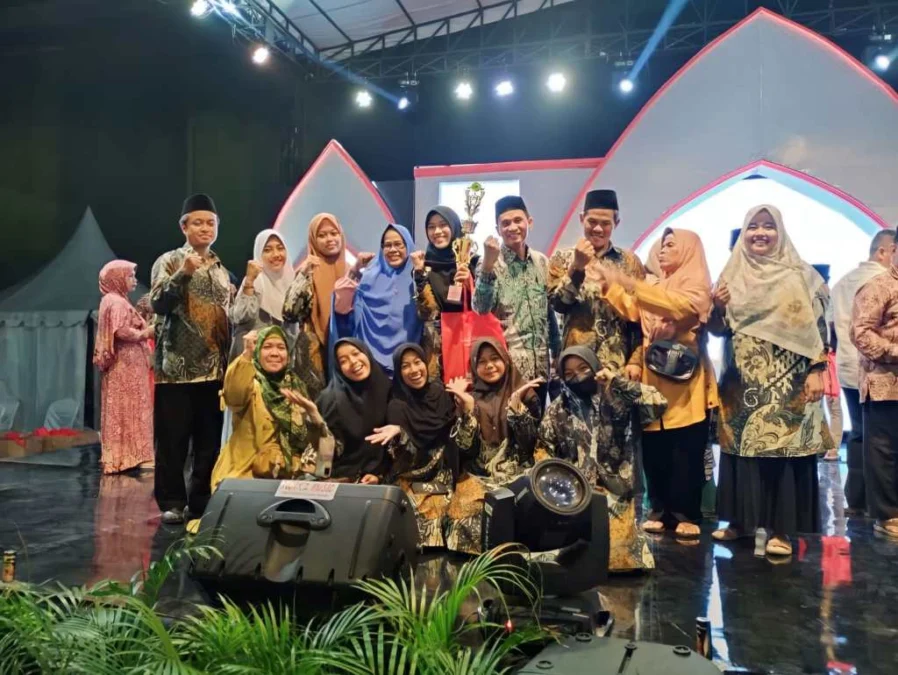 Mahasiswi PAI IAIN Cirebon Sabet Juara 1 Cabang KTI Al-Quran di MTQ Kabupaten Indramayu