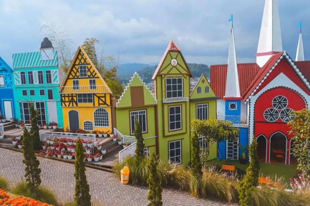 Rasakan Sensasi Korea Selatan dan Belanda di Kota Malang dengan Flora Wisata San Tera