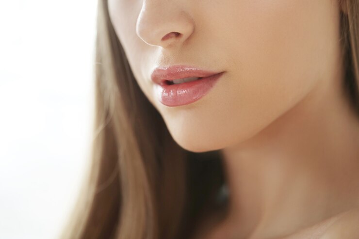 tips menjaga warna alami bibir