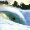 Pesona Keindahan Pantai Sorake yang Menawan, Salah Satu Lokasi Selancar Terbaik di Dunia yang Nggak Kalah Dari Hawaii