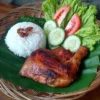 bisnis ayam bakar adalah bisnis yang menjanjikan. mayoritas orang indonesaia suka ayam