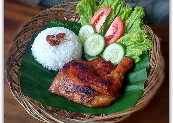bisnis ayam bakar adalah bisnis yang menjanjikan. mayoritas orang indonesaia suka ayam