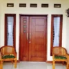Menghadirkan Kesan Hangat dan Menarik dengan 7 Ide Pintu Kayu dalam Desain Rumah