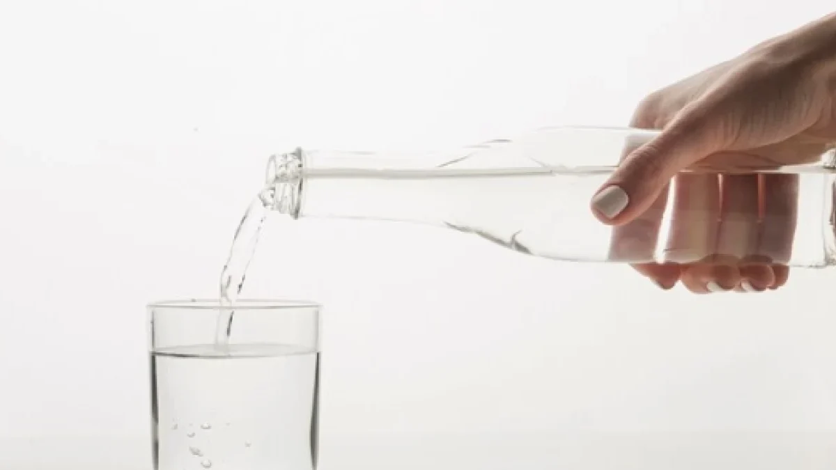 5 Manfaat Minum Air Putih Sebelum Tidur