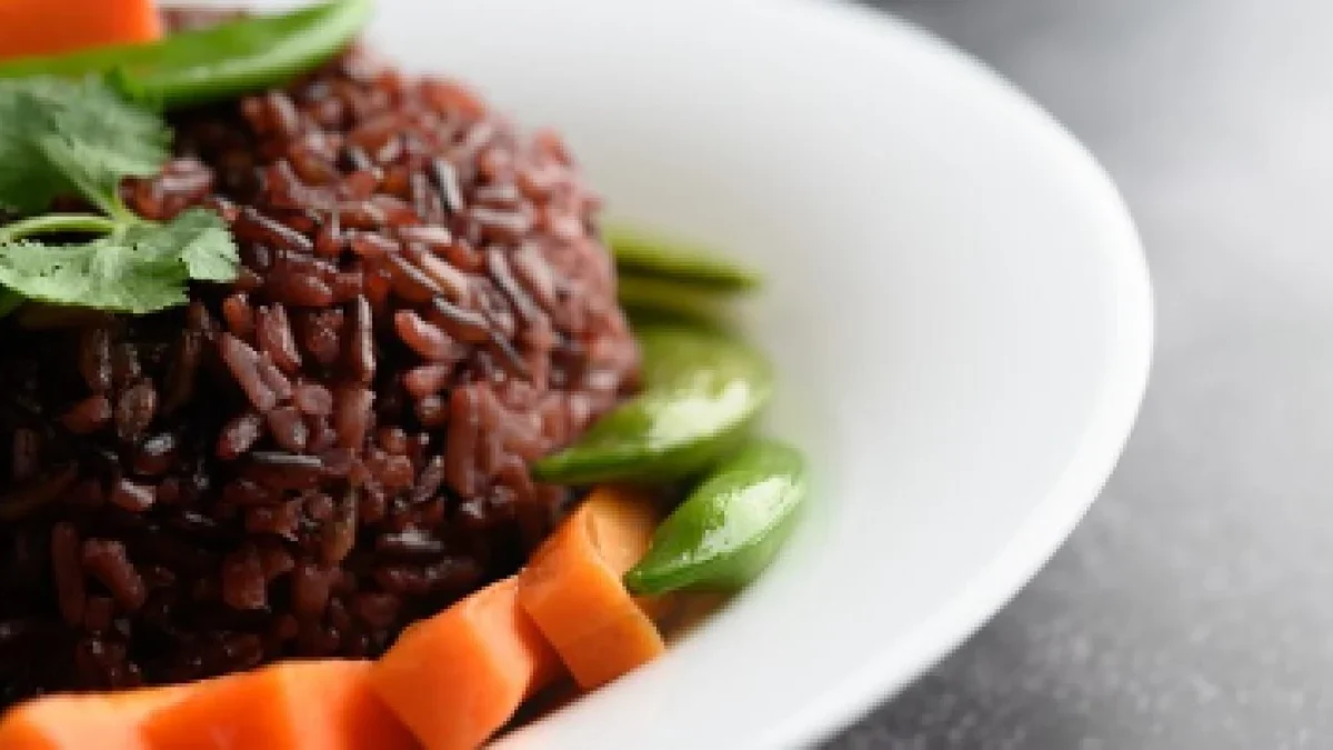 8 Manfaat Nasi Merah, Bantu Jaga Kesehatan Tubuh