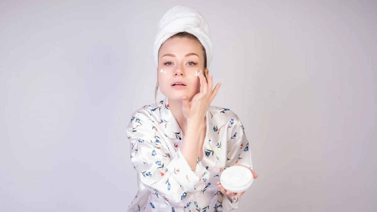 JANGAN SAMPAI SALAH! Begini Urutan Memakai Skincare Whitelab: Tips Skincare Routine Siang dan Malam!