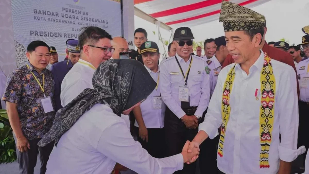 Sosok Konglomerat ini Hadir Saat Jokowi Resmikan Bandara Singkawang Di Kalimantan Barat