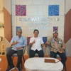 Pengurus Ikatan Cendemiawan Muslim Indonesia (ICMI) Orda Kabupaten Cirebon, Ali Wahyuno bersama Ketua Yayasan