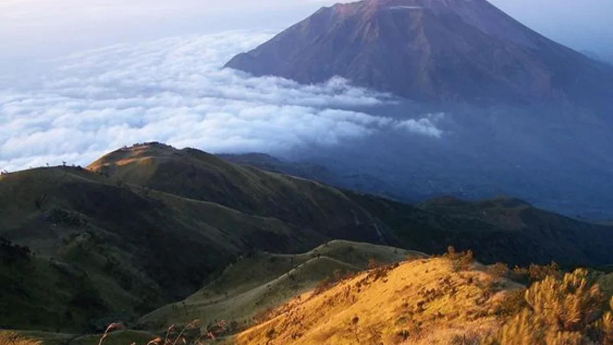 Misteri Gunung Lawu, Paku Bumi di Pulau Jawa yang Bikin Merinding