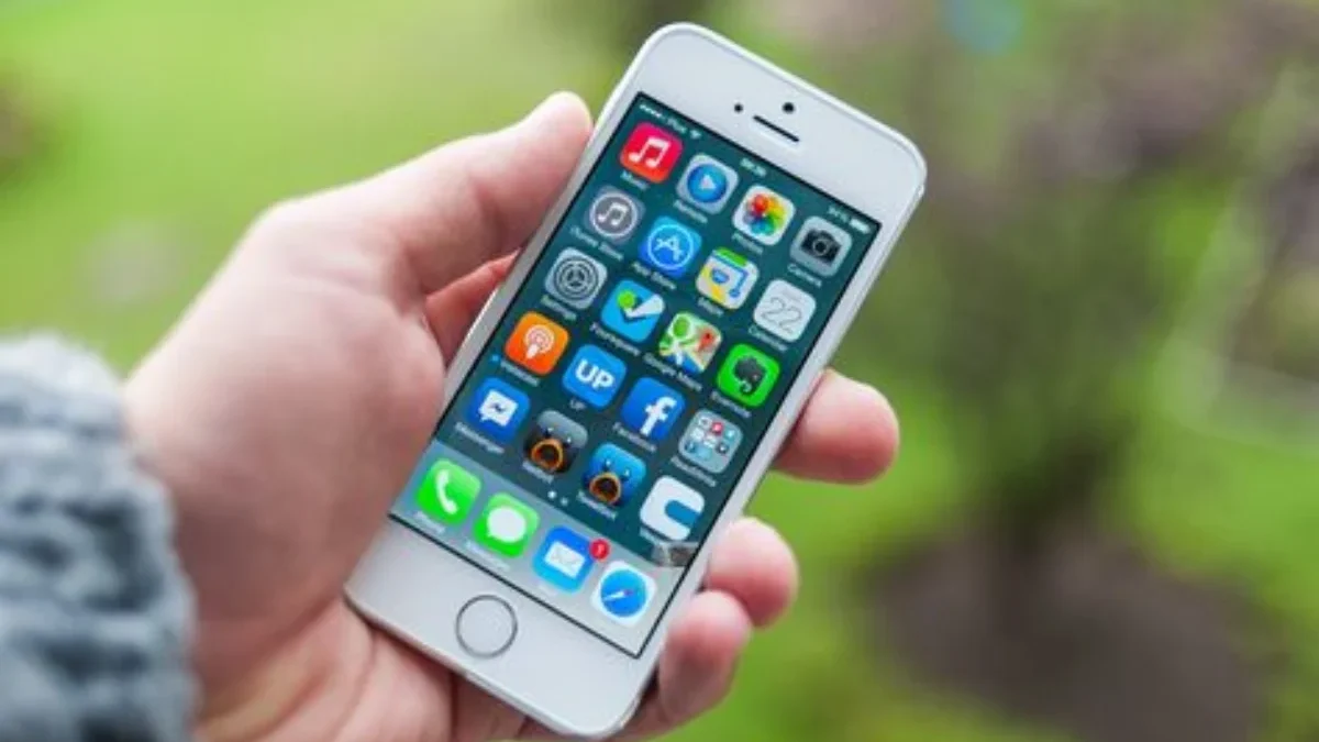 Apple Hapus WhatsApp dan Threads dari App Store, Langkah Kontroversial yang Mengguncang Dunia Digital