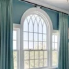 Menciptakan Harmoni Warna, 8 Rekomendasi Memilih Tirai Jendela untuk Interior dengan Dinding Abu-abu