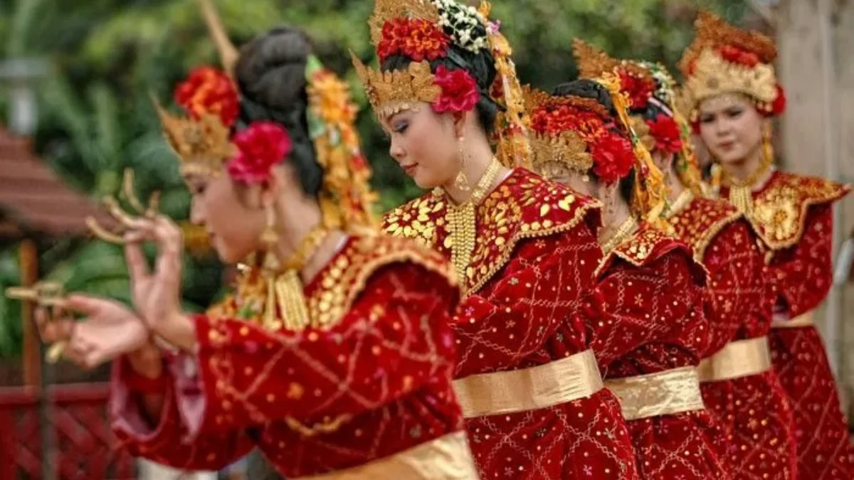 Terhipnotis! Tari 4 Etnis Sulawesi Selatan dengan Iringan Lagu Daerah yang Memukau