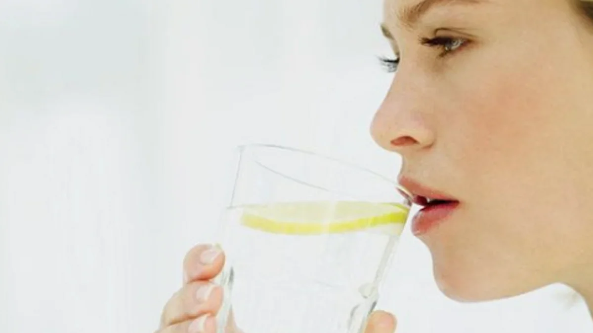 8 Manfaat Minum Air Lemon di Pagi Hari, Bantu Turunkan Berat Badan
