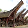 Mengenal Tongkonan, Rumah Adat Toraja yang Menakjubkan dengan Atap Melengkungnya